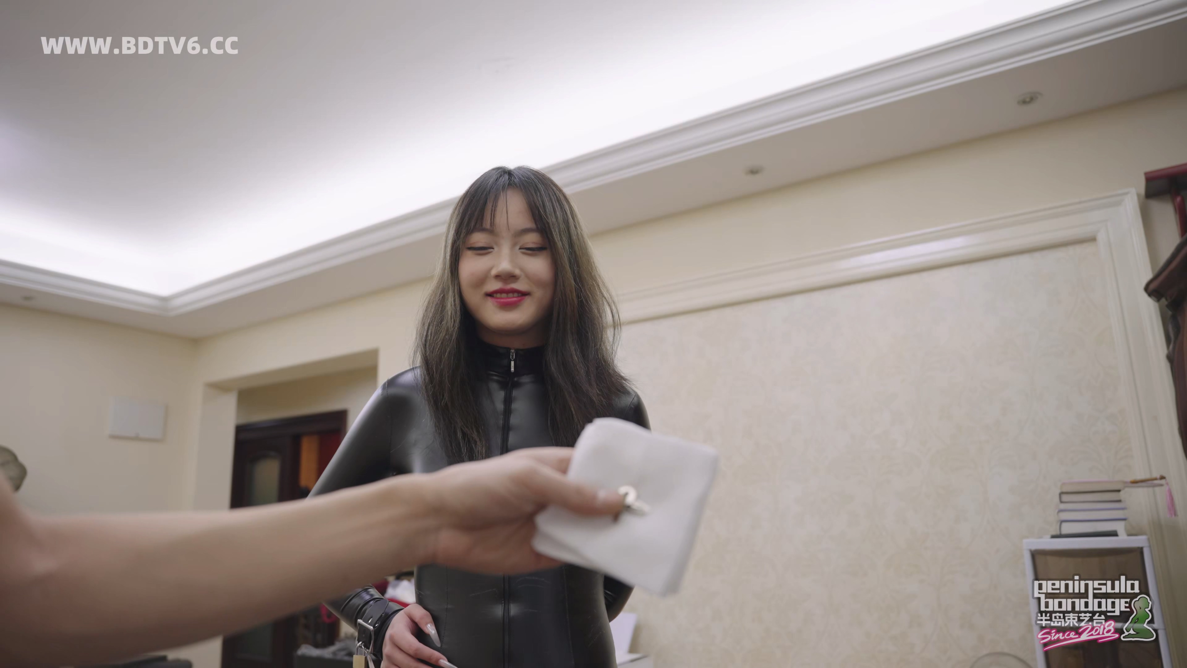 YT2990 一种万无一失的手铐自缚方案.mp4_20251023_072307.632.jpg