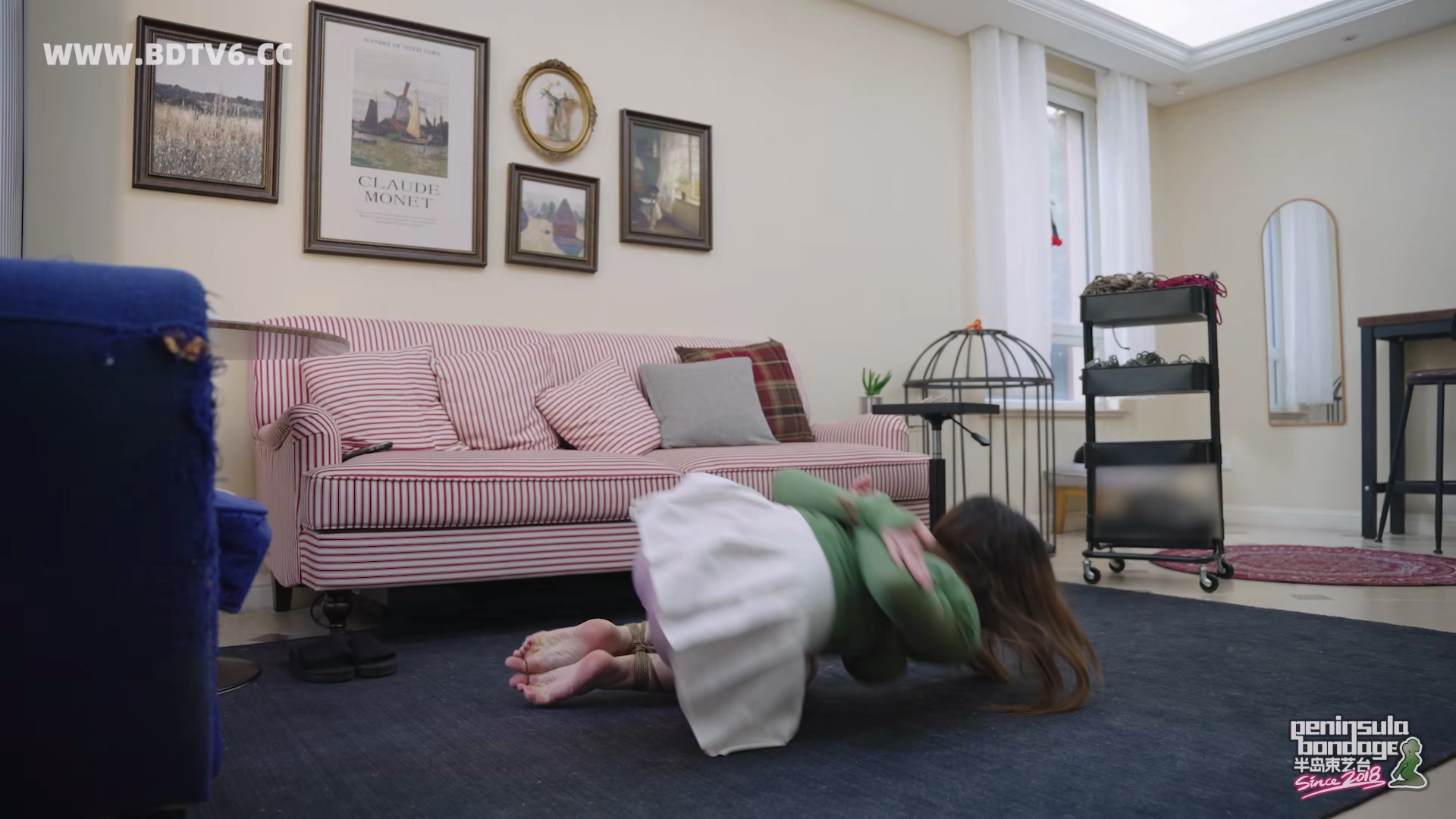 YT2993 新人泠鸢试镜台史首个不化妆就敢来的姑娘.mp4_20251027_035950.681.jpg