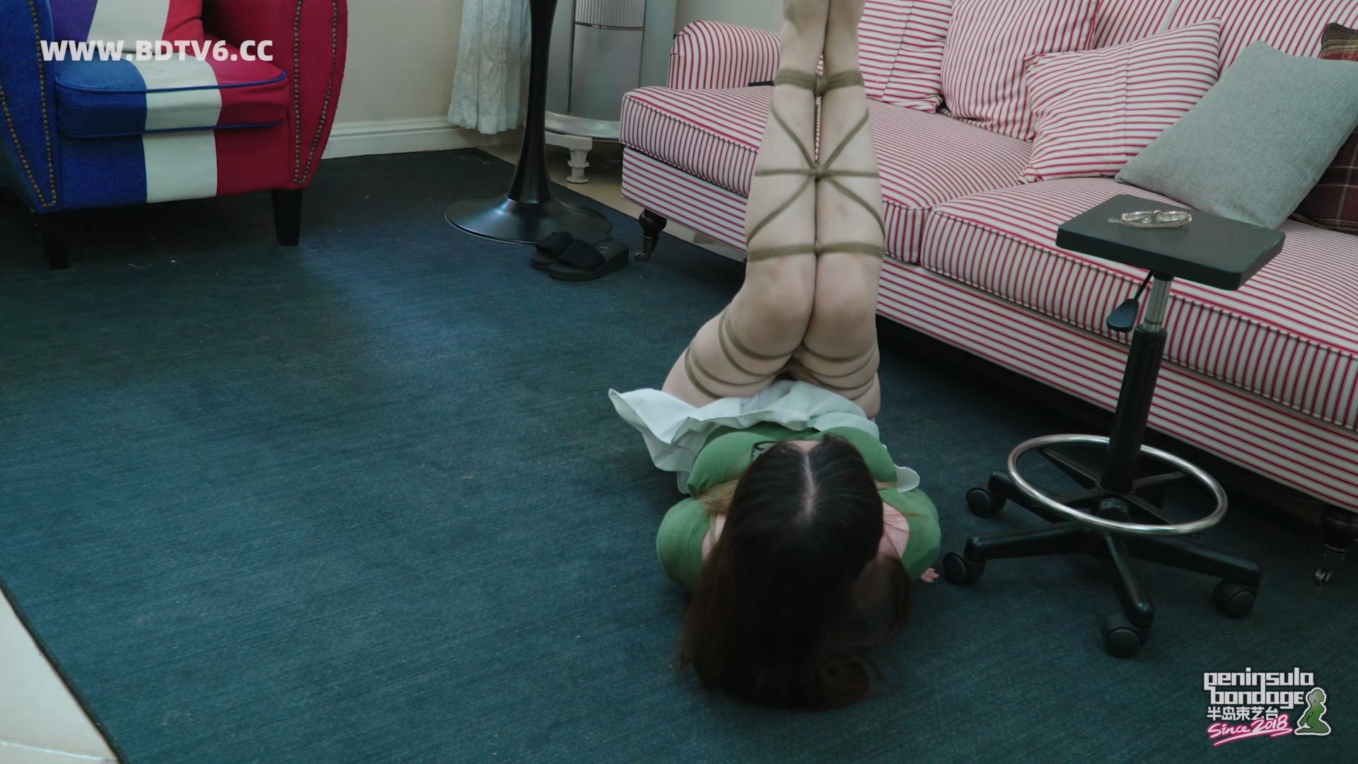 YT2993 新人泠鸢试镜台史首个不化妆就敢来的姑娘.mp4_20251027_040000.130.jpg