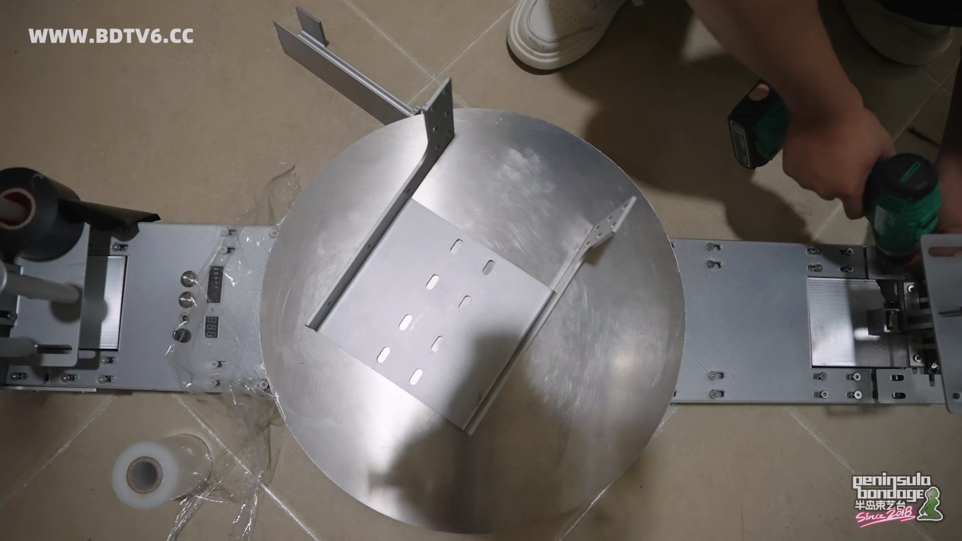 YT2999 全球首款人用木乃伊制造机测评.mp4_20251026_052820.621.jpg