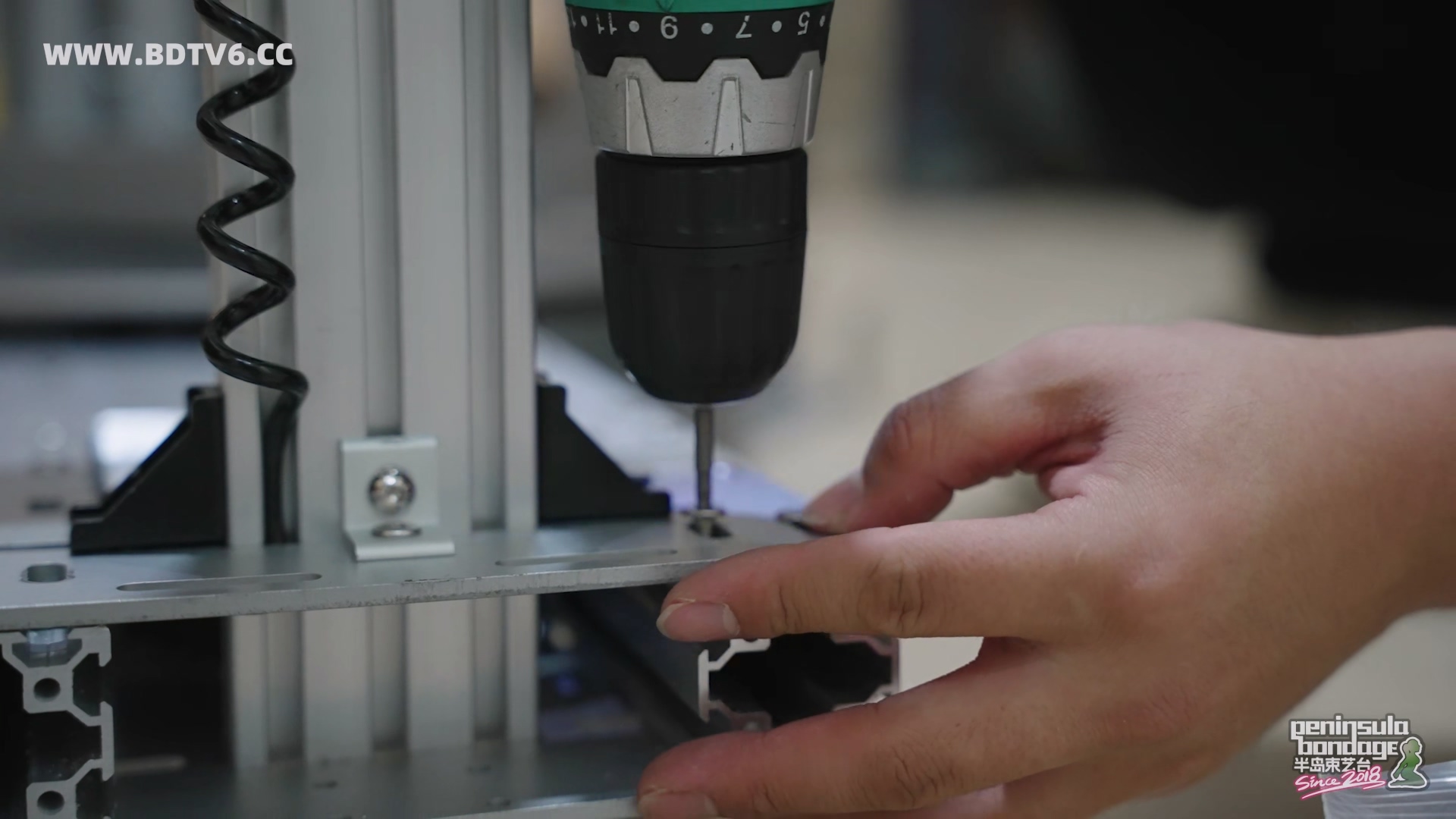 YT2999 全球首款人用木乃伊制造机测评.mp4_20251026_052822.781.jpg