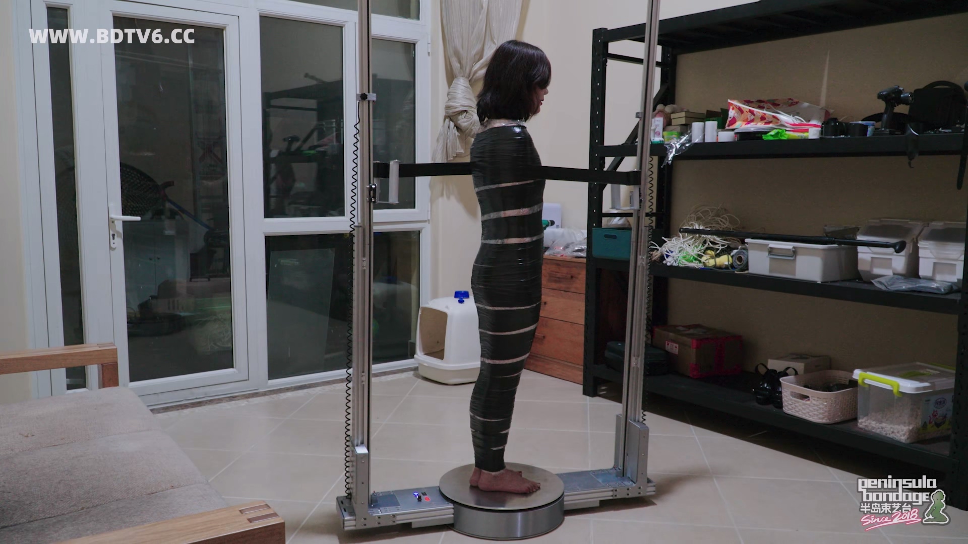 YT2999 全球首款人用木乃伊制造机测评.mp4_20251026_052906.192.jpg