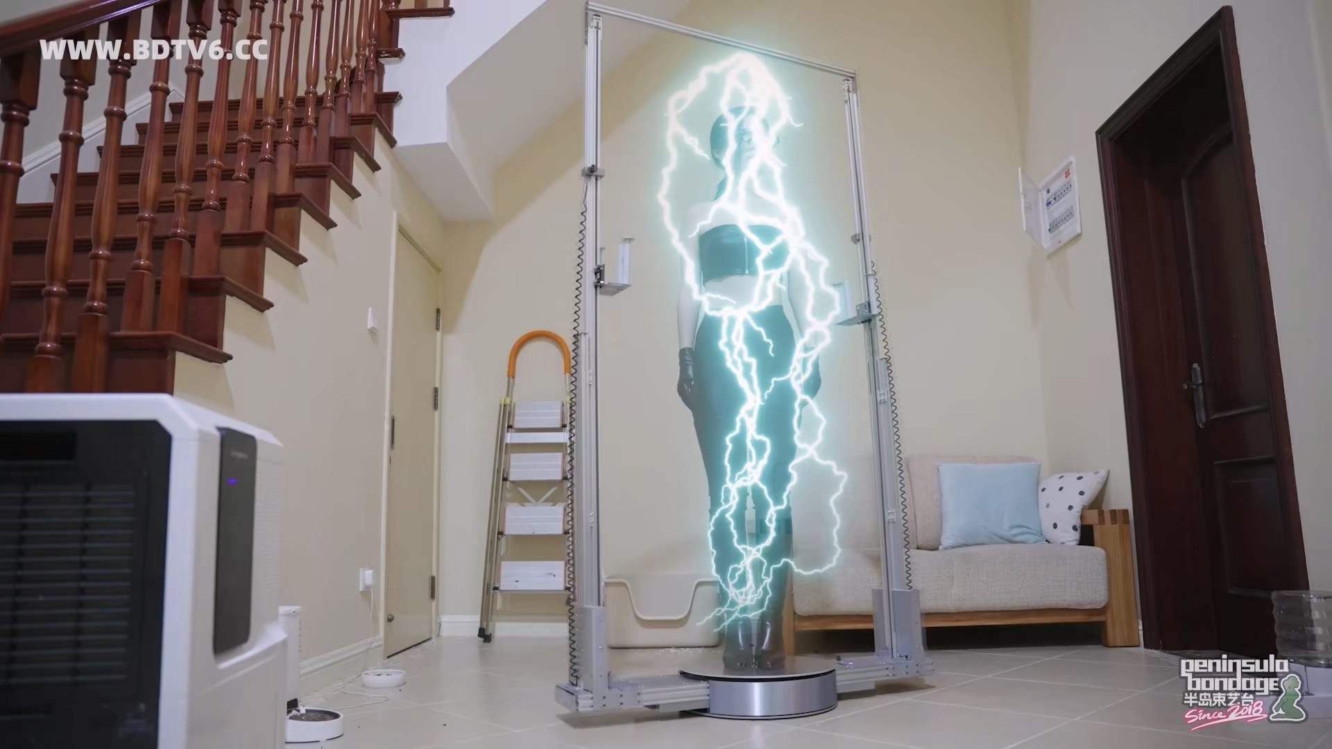 YT2996 来自2225年的问候.mp4_20251031_235712.462.jpg