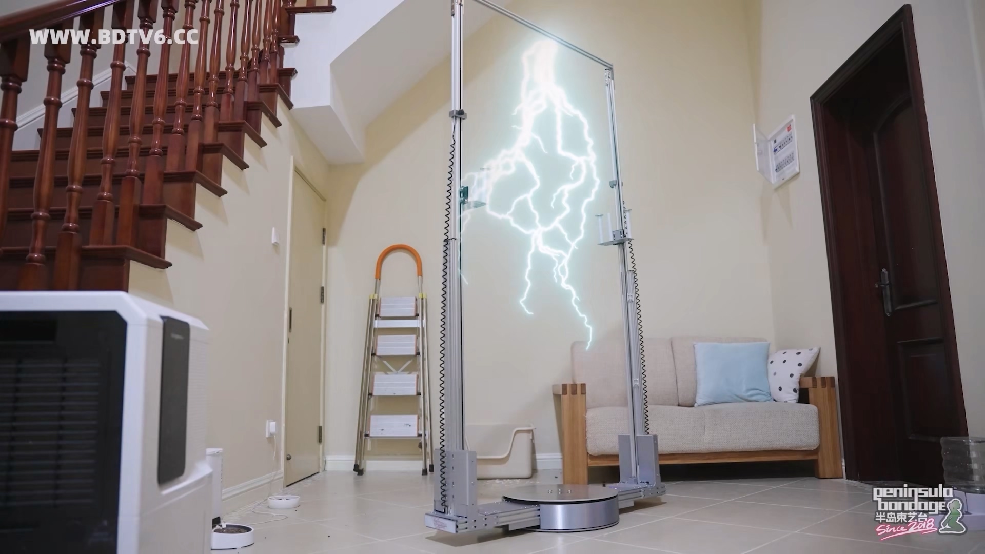 YT2996 来自2225年的问候.mp4_20251031_235700.612.jpg