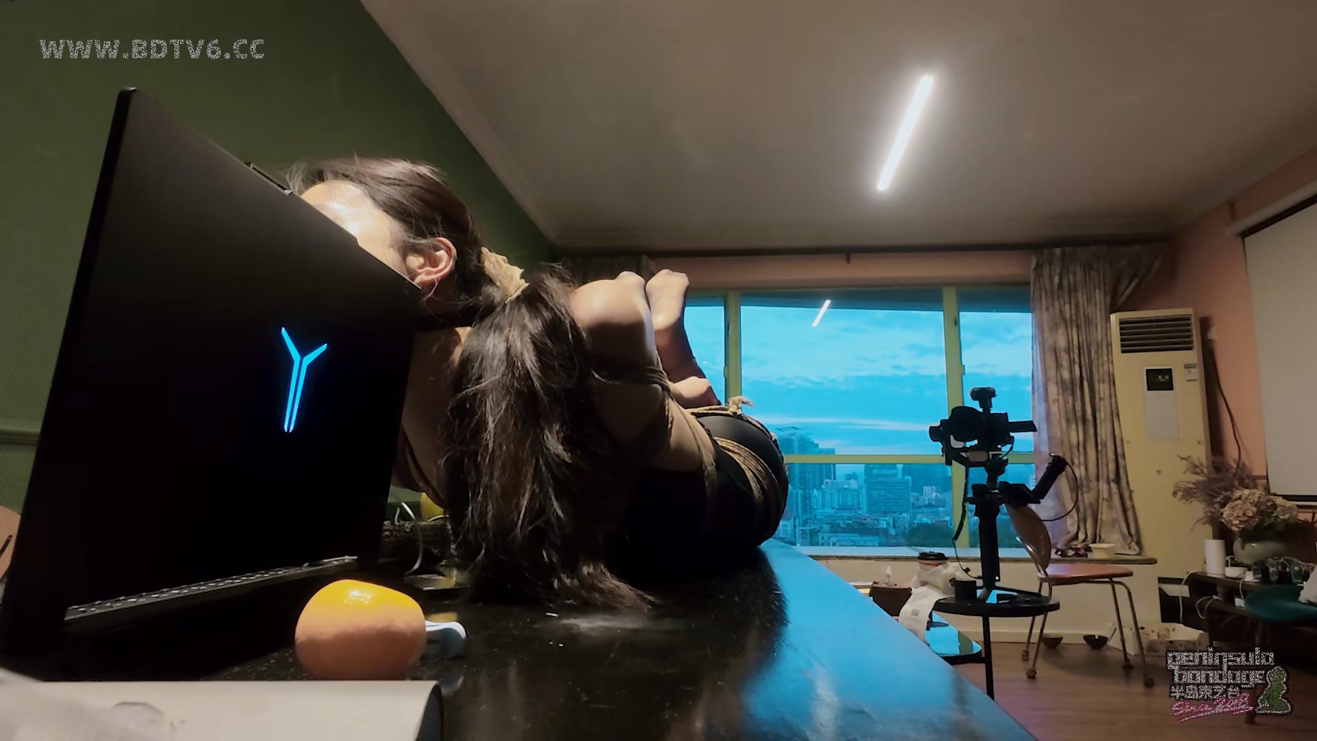 YT3017 办公桌的正确用法.mp4_20251123_212937.564.jpg