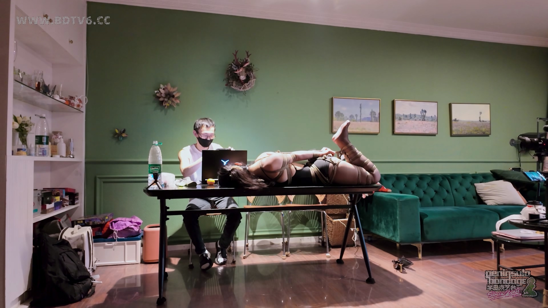 YT3017 办公桌的正确用法.mp4_20251123_212936.242.jpg