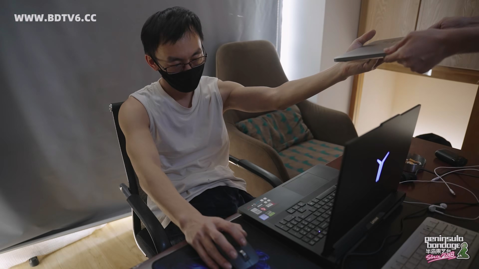 YT3030 当00后参加工作.mp4_20251204_020628.687.jpg